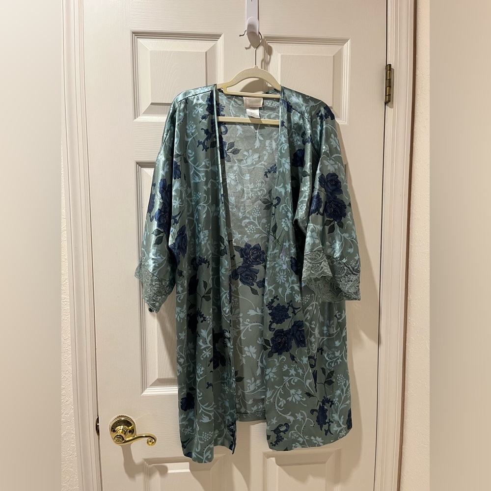 Vintage blue print silk robe